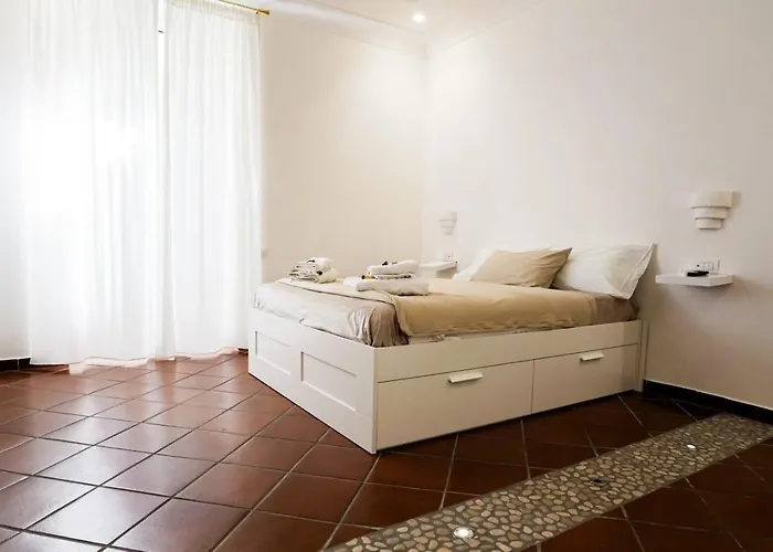 The Renaissance 아파트